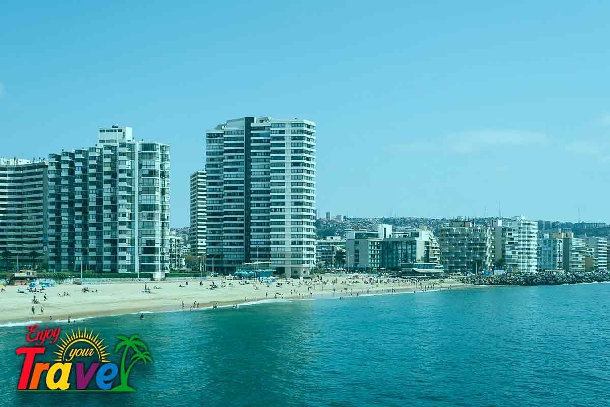 living in acapulco